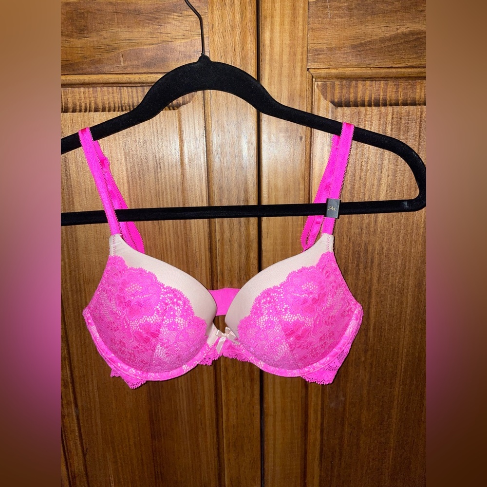 NWT Victoria’s Secret Dream Angels Pink Lace Push-up bra.